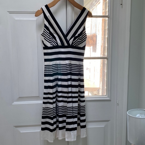 White House Black Market Dresses & Skirts - WHBM, woman’s size 00, dress.